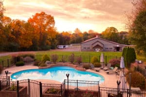 12 Fun Outdoor Family Photo Ideas | Peerspace