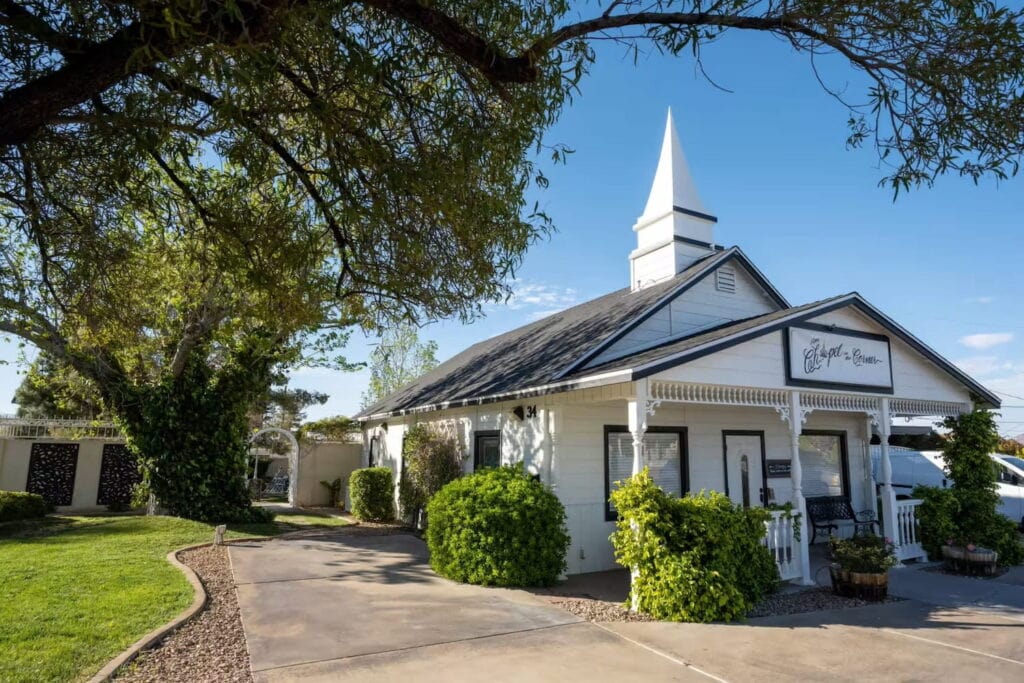 Quintessential little white chapel in Las Vegas