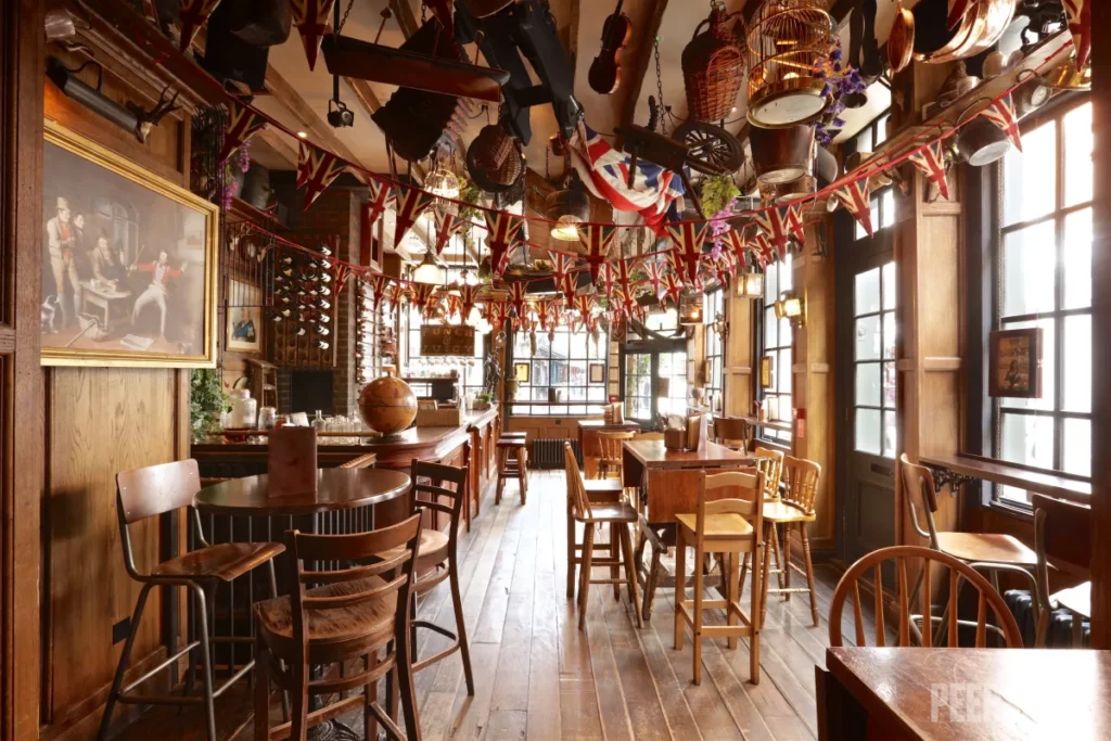 Classic British Wood-Panelled, Old-Style Tavern near Covent Garden