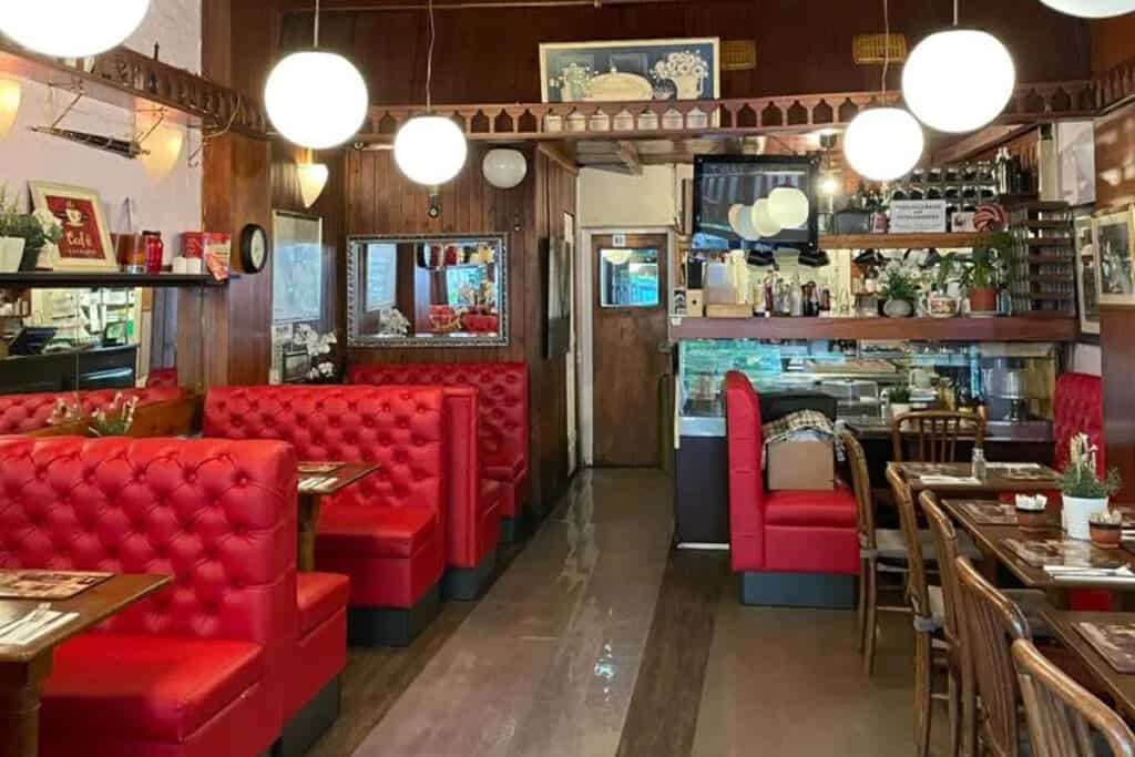 cozy retro restaurant in belsize park