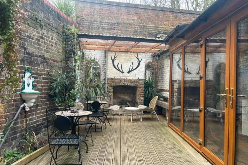 barber and coffee shop in london