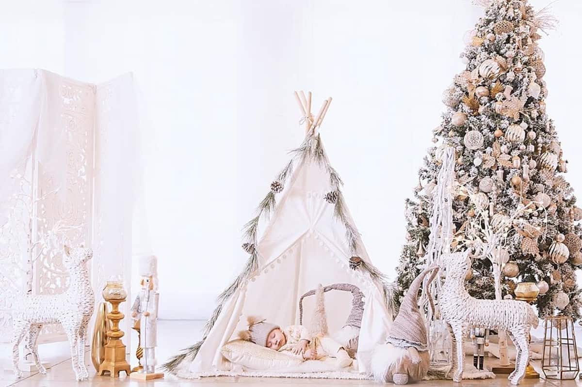 14 Merry Indoor Christmas Photoshoot Ideas - Peerspace