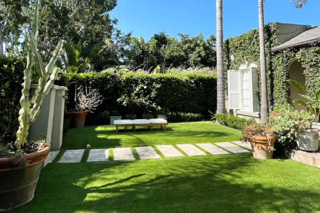 Dreamy garden house, gorgeous kitchen, large patio and yard in West Hollywood