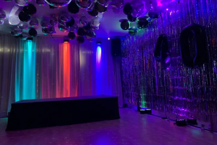 12 Fun Work Party Ideas For Your Team Peerspace 12-fun-work-party-ideas-for-your-team-peerspace