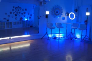 11 Dreamy Blue Photoshoot Ideas | Peerspace