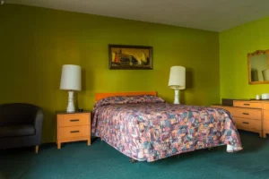 11 Vibey Motel Photoshoot Ideas For Your Instagram | Peerspace