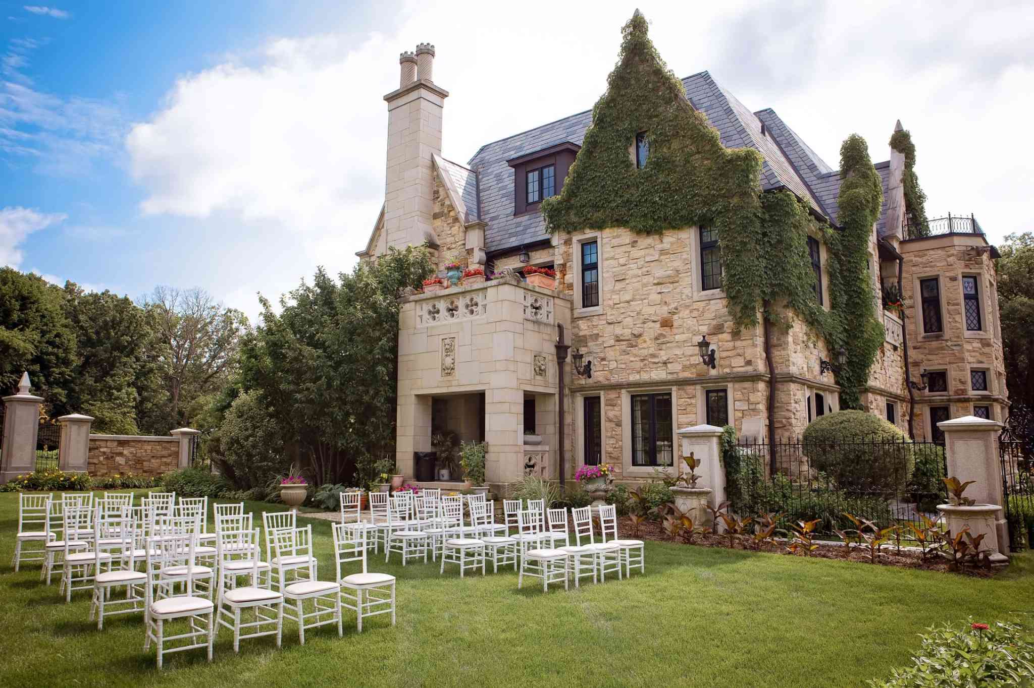 Outdoor luxury wedding celebration planned along the Michigan lakeshore