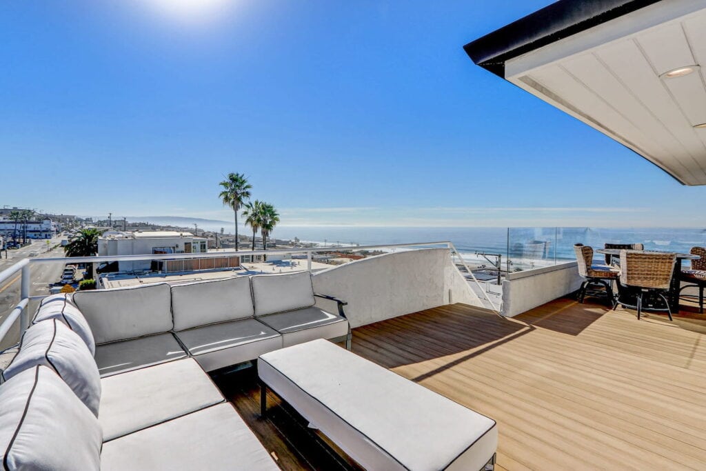 Beachside rooftop with sea views in California