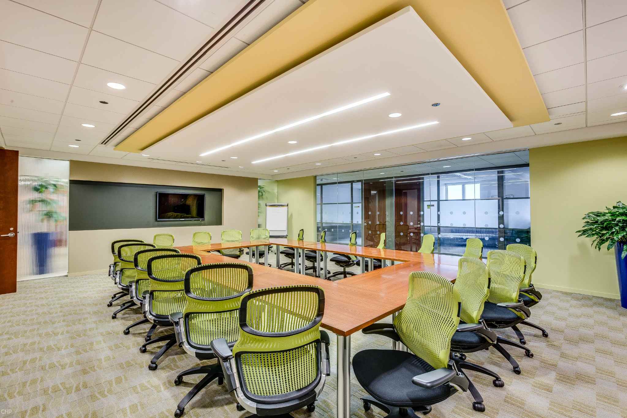 Chicago meeting space prepared for a professional business gathering
