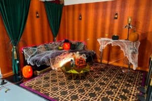 12 Unique Halloween Photoshoot Ideas For Adults (2025) | Peerspace