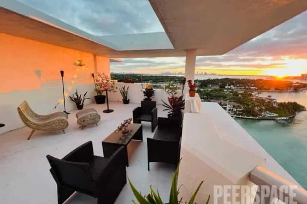 Elegant Penthouse w/ Private Rooftop Terrace