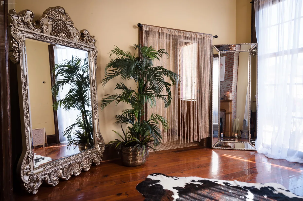 13 Christmas Boudoir Photo Ideas For The Perfect Holiday Gift - Peerspace