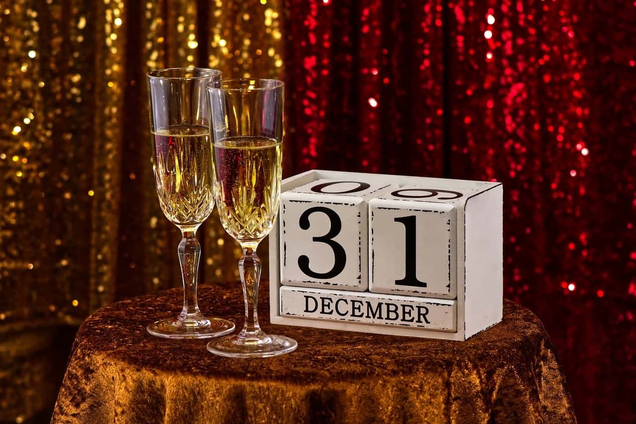 12 New Year'S Eve Party Theme Ideas - Peerspace
