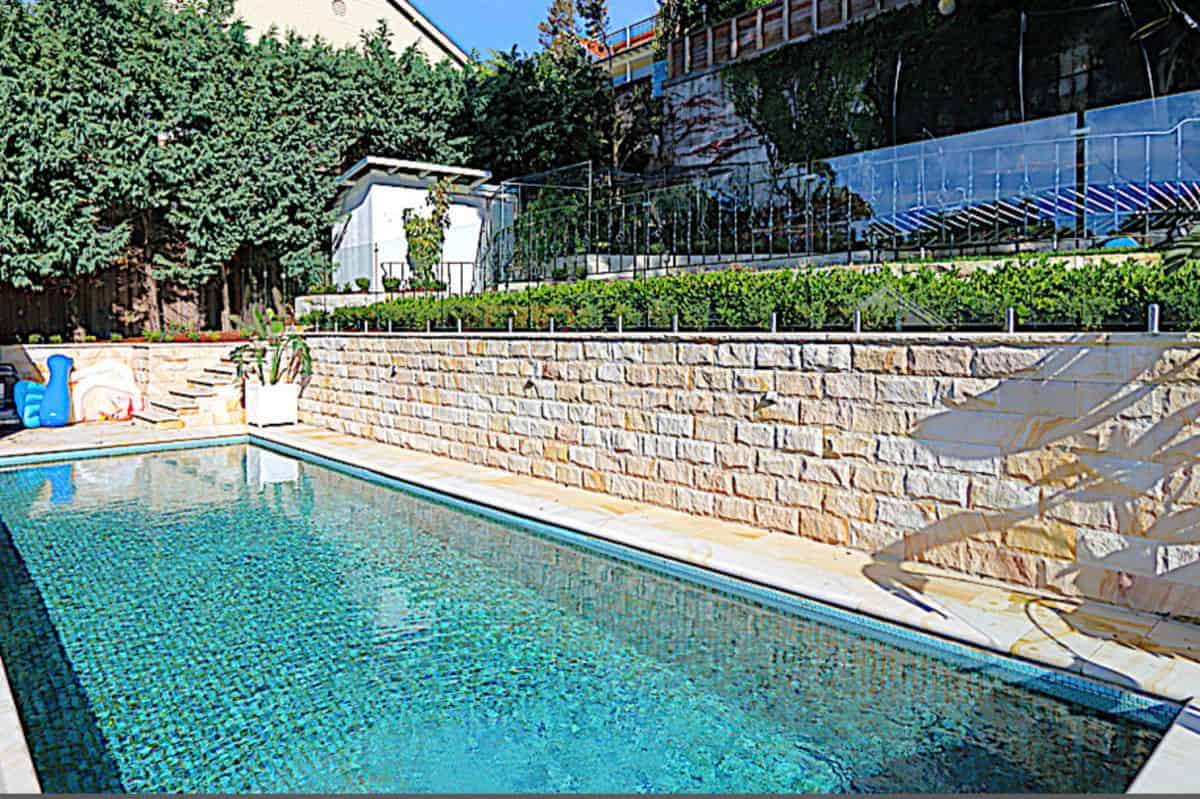 Here’s How & Where To Hire A Pool For A Day | Peerspace
