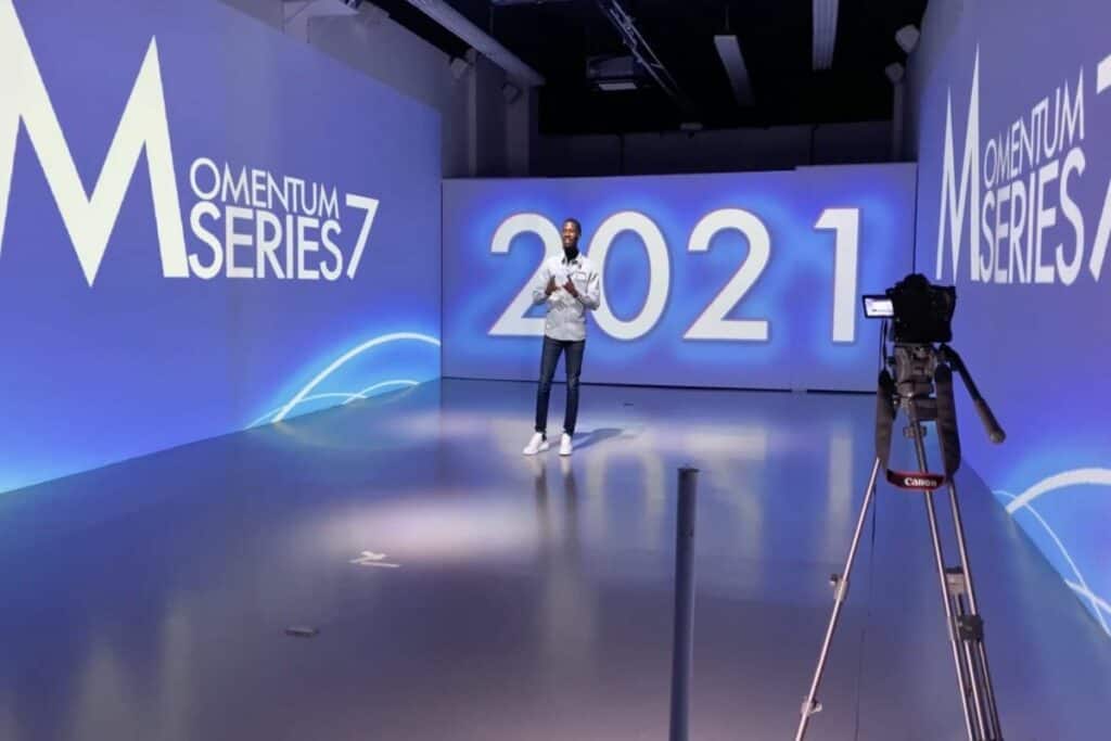 immersive 360 degree screened studio