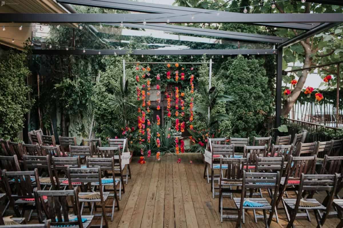 Rustic 19th Century Venue With Roomy Green Patio