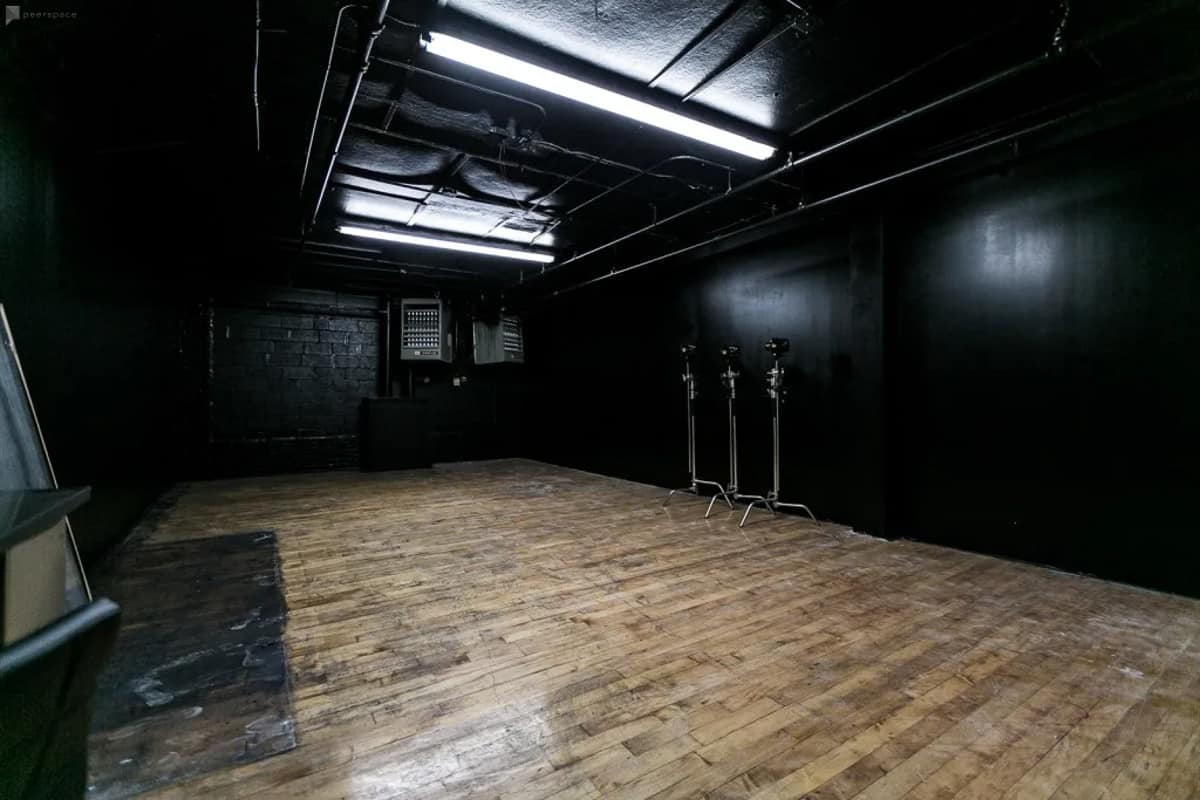 Here's How to Shoot Portraits With a Black Background Peerspace