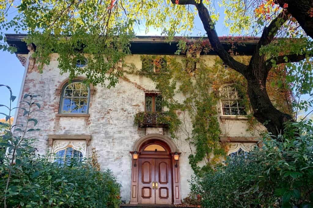 Here’s Where To Rent A Mansion in New York City | Peerspace
