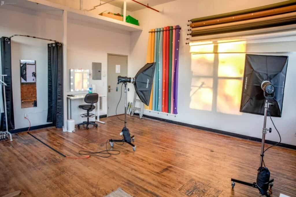 bright studio with great amenities