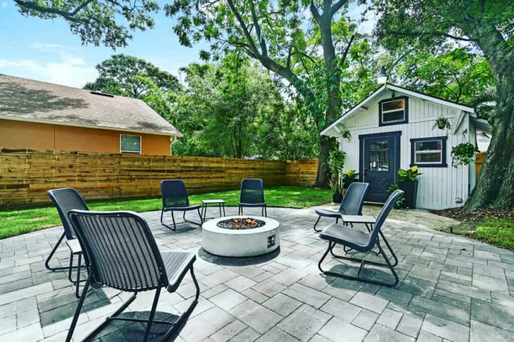 Charming Mid-Century Modern Bungalow yard in Orlando