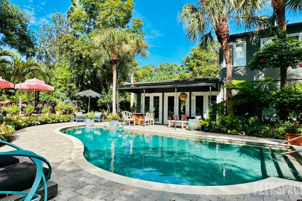 tropical pool oasis in orlando