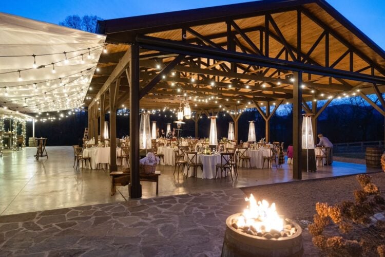 How & Where to Rent an Airbnb Wedding Venue in Tennessee (2026) – Peerspace