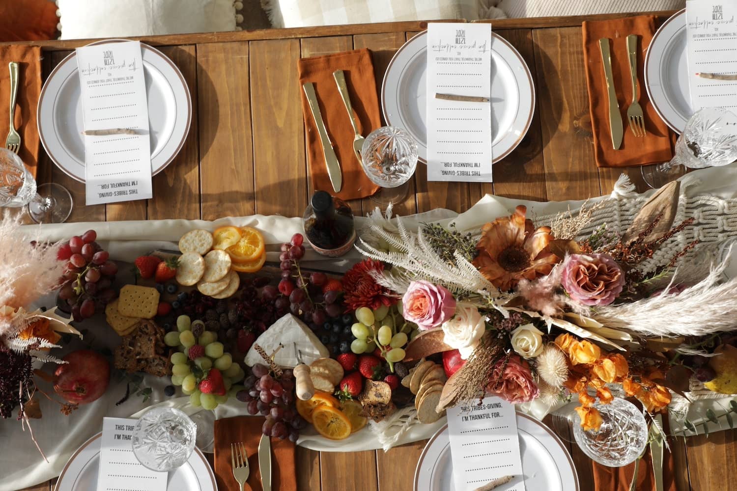 8 Inspiring Friendsgiving Theme Ideas (2025) | Peerspace