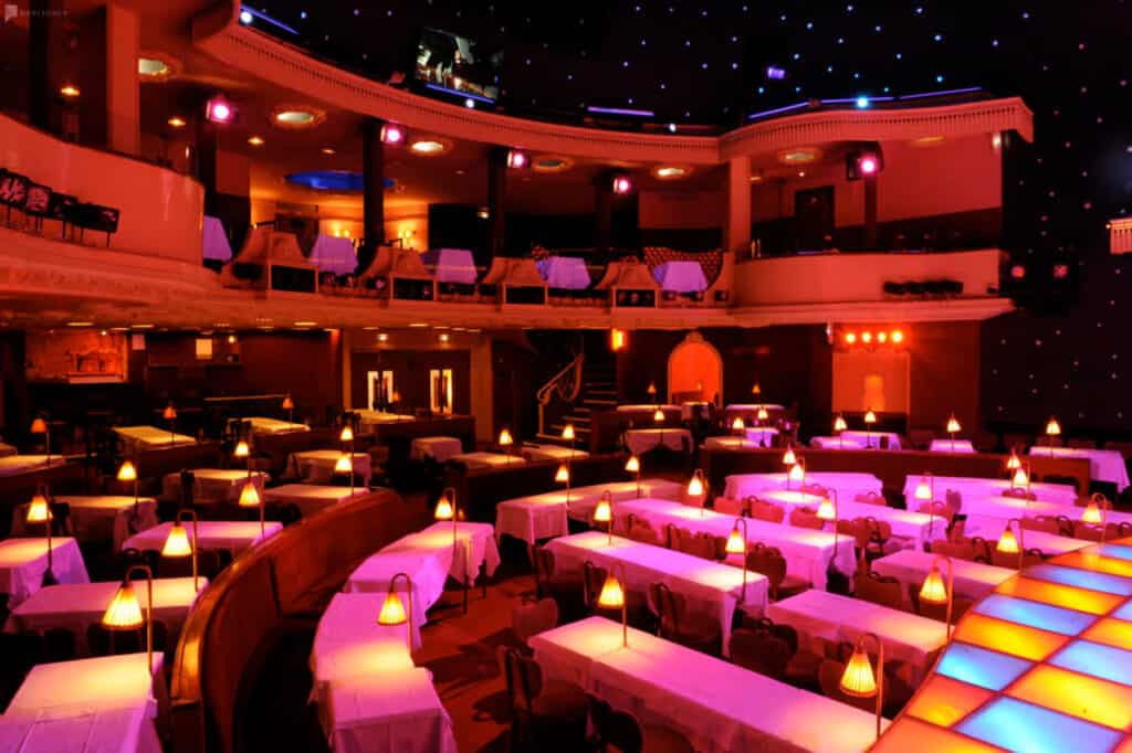 historic cabaret in paris