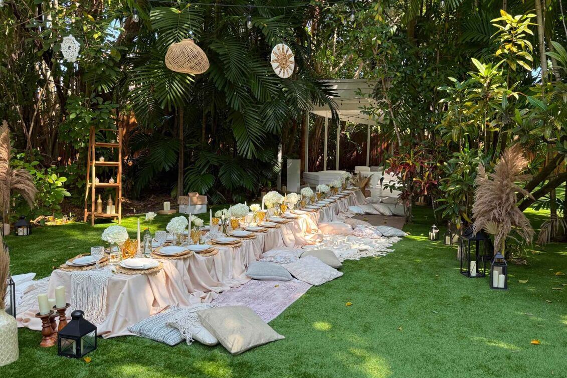 Beachfront event details designed by party planners in Hawaii