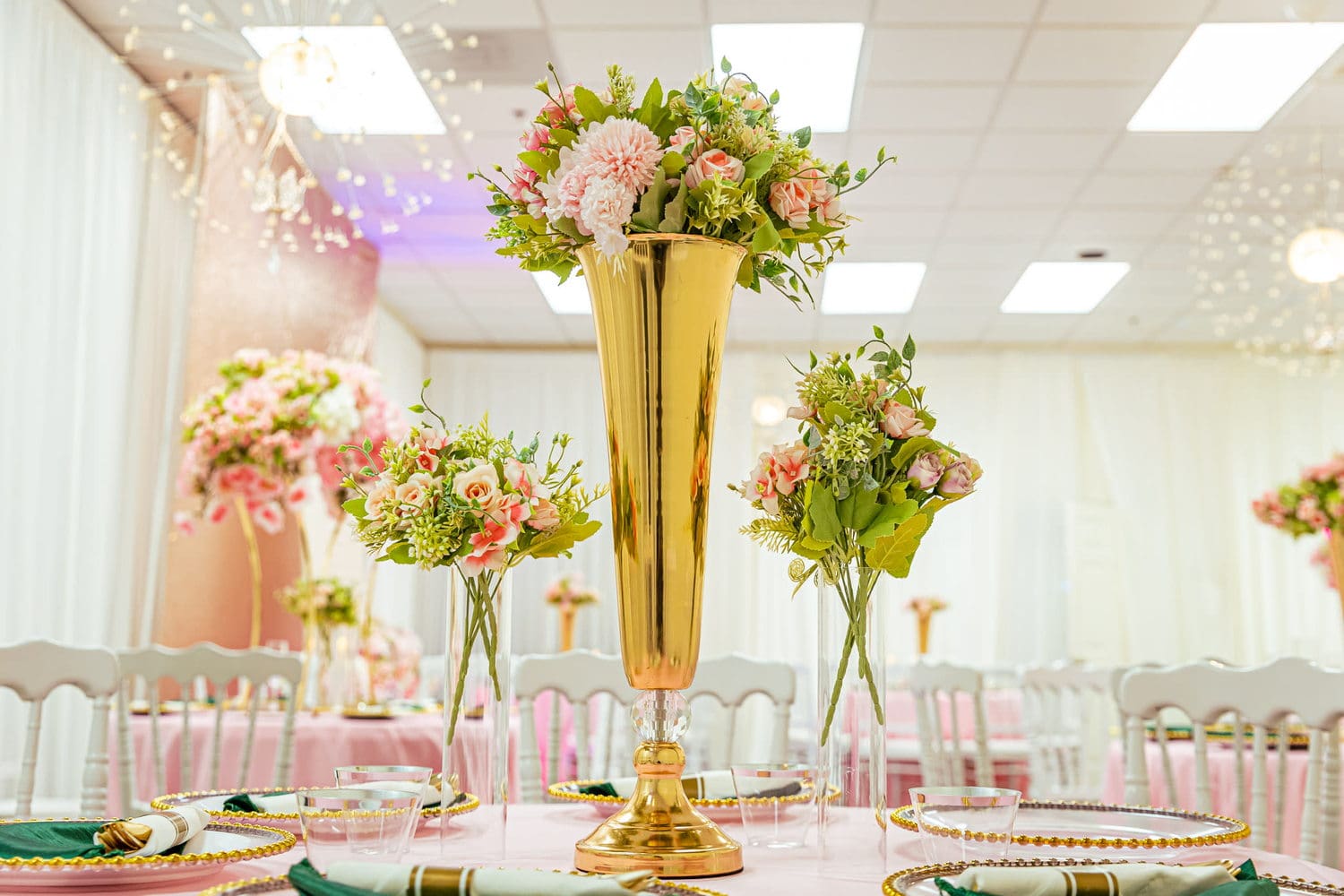 Elegant Memphis event tablescape with floral centerpiece and pink linens