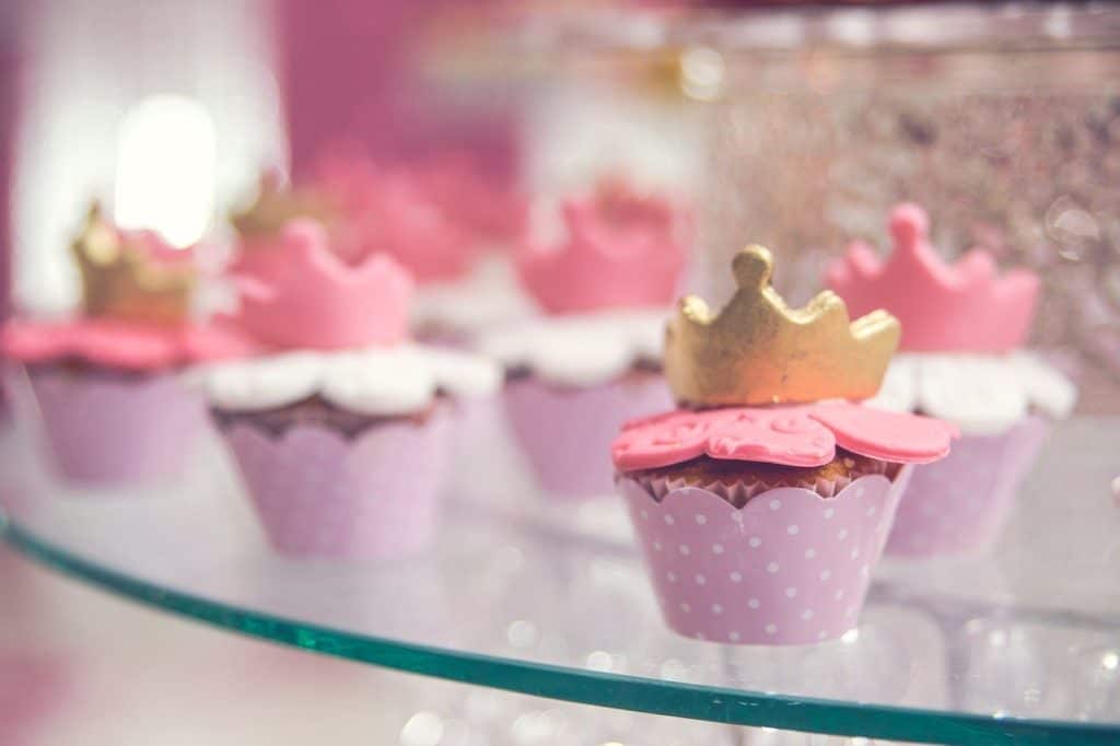 crown cupcake
