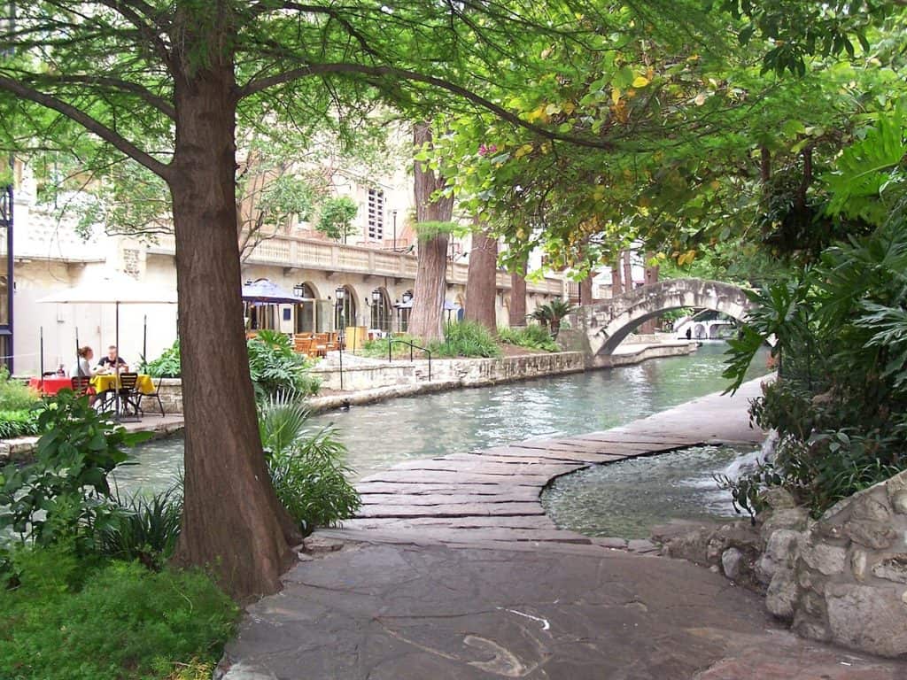 Pathway and riverwalk in san antonio (Transportation and Traffic