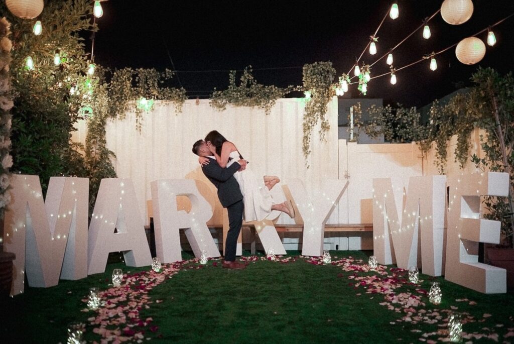 Engagement Announcement Ideas to Share Your Exciting News | Peerspace