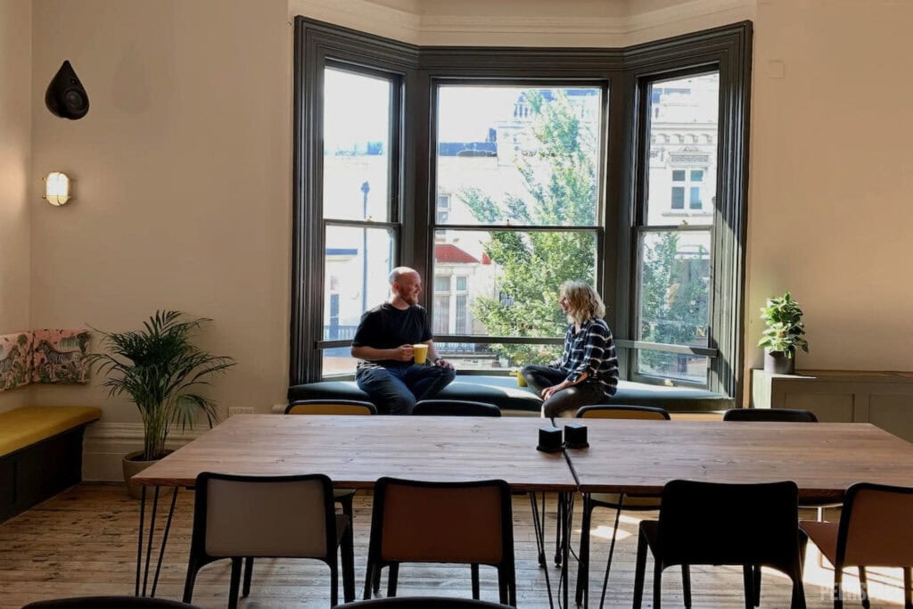How and Where to Find an Airbnb for Meeting Rooms | Peerspace