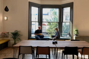 How and Where to Find an Airbnb for Meeting Rooms | Peerspace