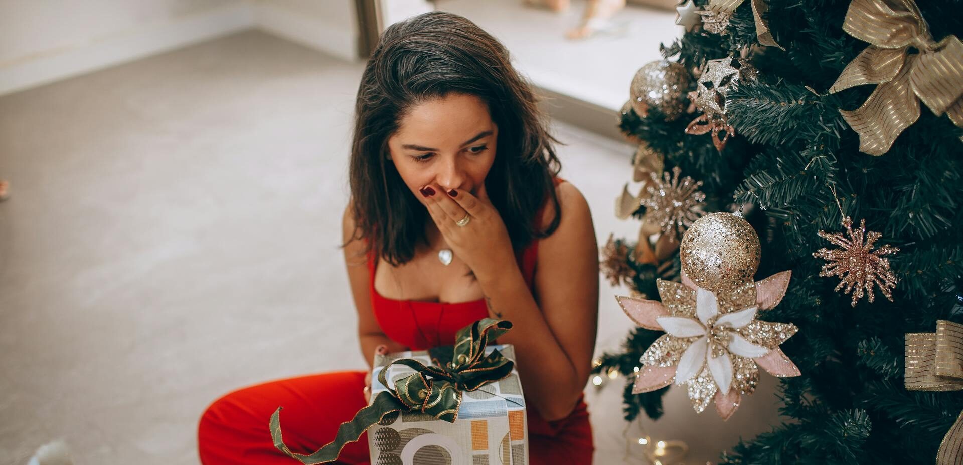 12 Festive Christmas Gender Reveal Ideas | Peerspace