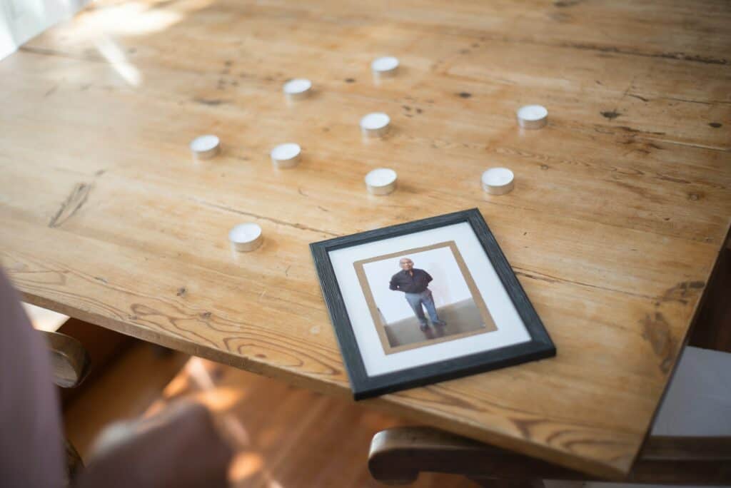 12 Beautiful Celebration of Life Decoration Ideas - Peerspace