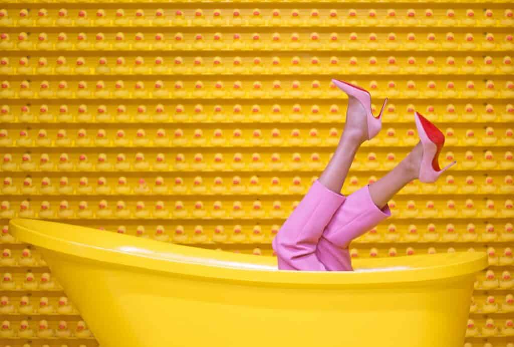19 2000s Theme Party Outfit Ideas To Throw It Back In Style (2024) | Peerspace