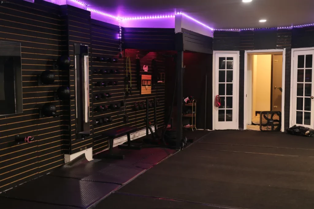 philadelphia-Urban-Gym-Loft-lot-Space-Amazing-Lightning