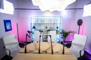 12 Business Photoshoot Ideas To Elevate Your Professionalism | Peerspace