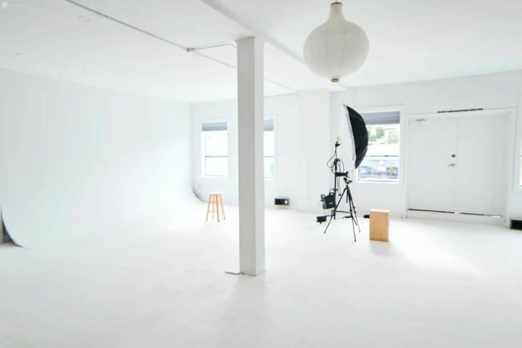 portland studio with cyc wall
Soft Lighting