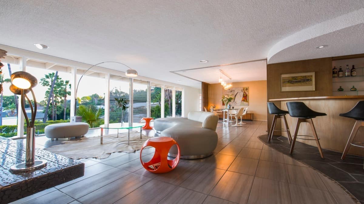 13 Unique Swimsuit Photoshoot Ideas Peerspace