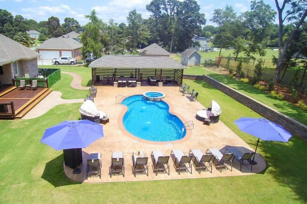 resort-style pool near atlanta