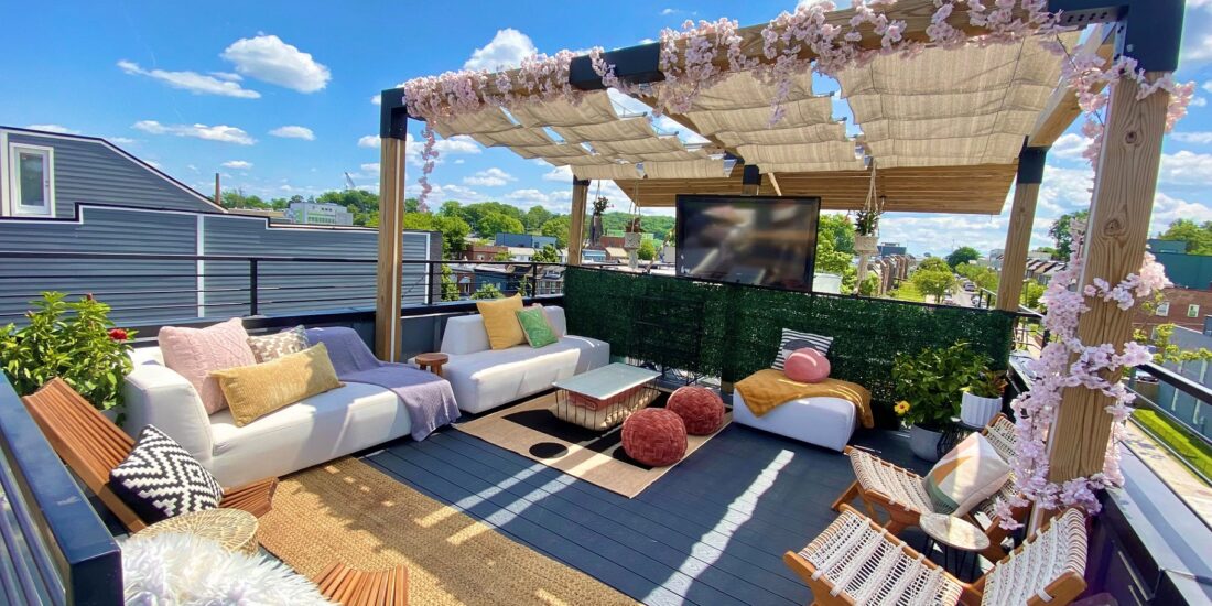 Here’s Where & How to Rent a TV for a Day Peerspace