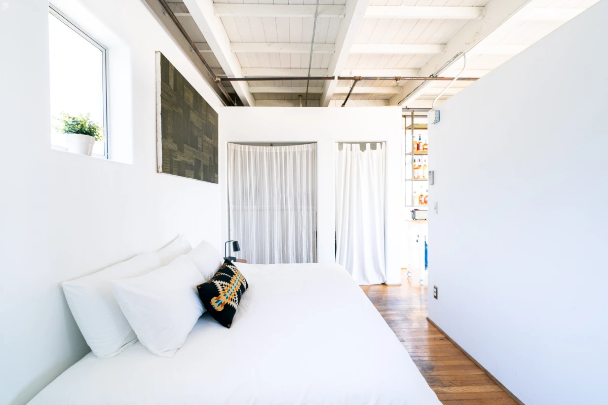 12 Vibey Spots For A Hotel Room Photoshoot in San Diego | Peerspace