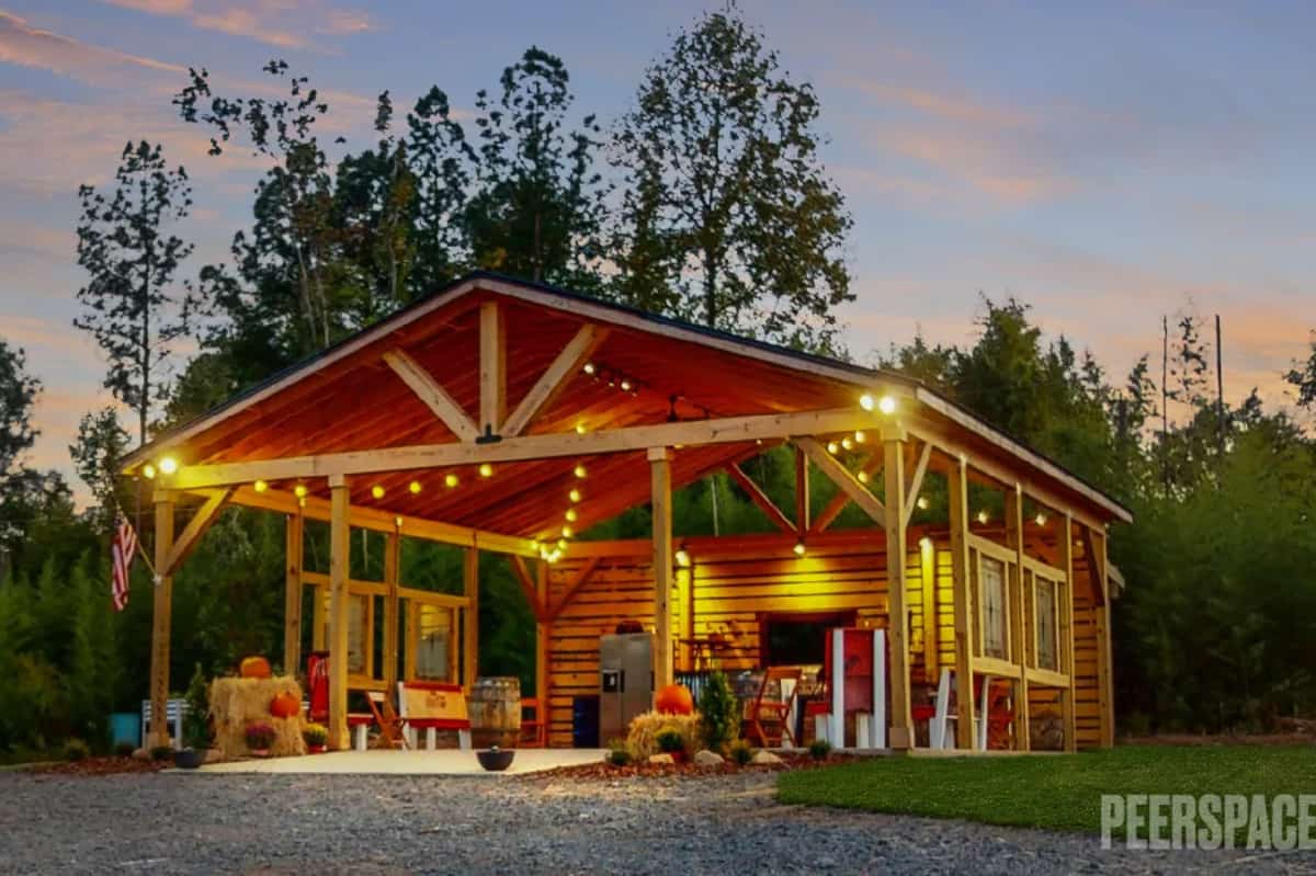 Modern Western Barndominium with Outdoor Venue