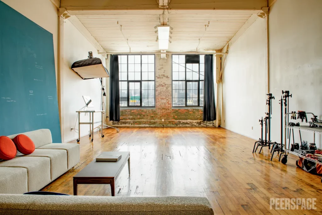 Gorgeous and Spacious Urban-Loft Daylight Photo Studio in SODO