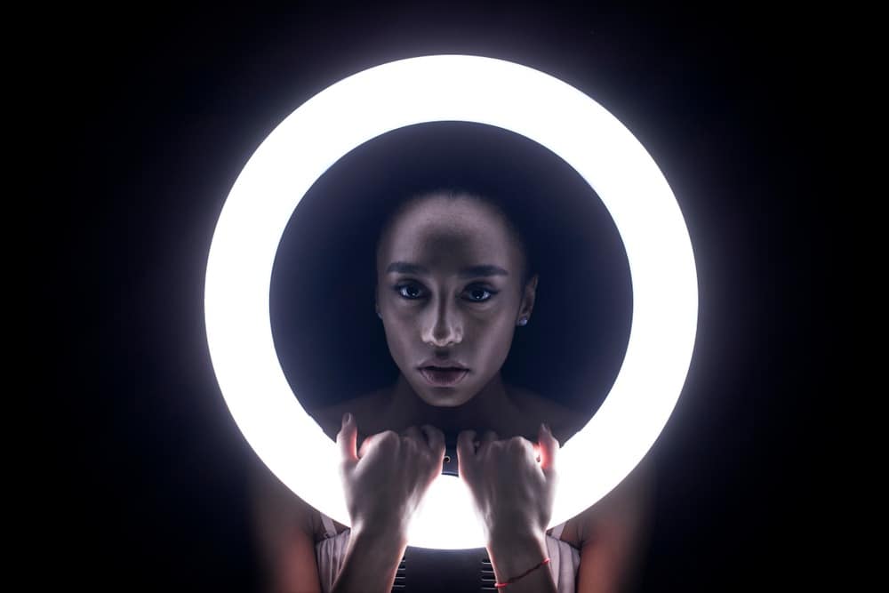 Everything You Need to Know About Using a Ring Light for Photography - Peerspace