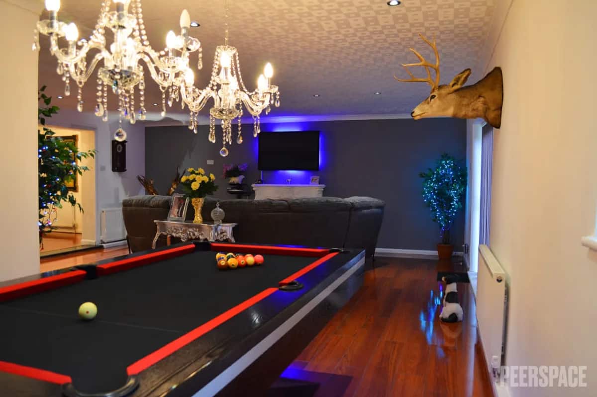 Here’s How & Where To Hire A Pool Table | Peerspace