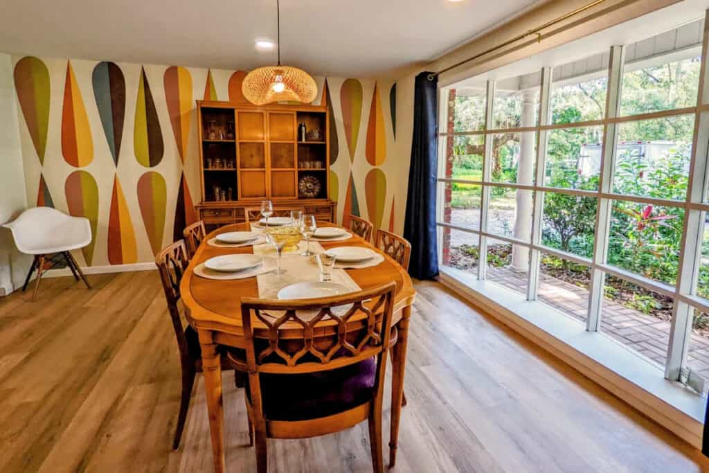 Retro River House in Tampa, Florida